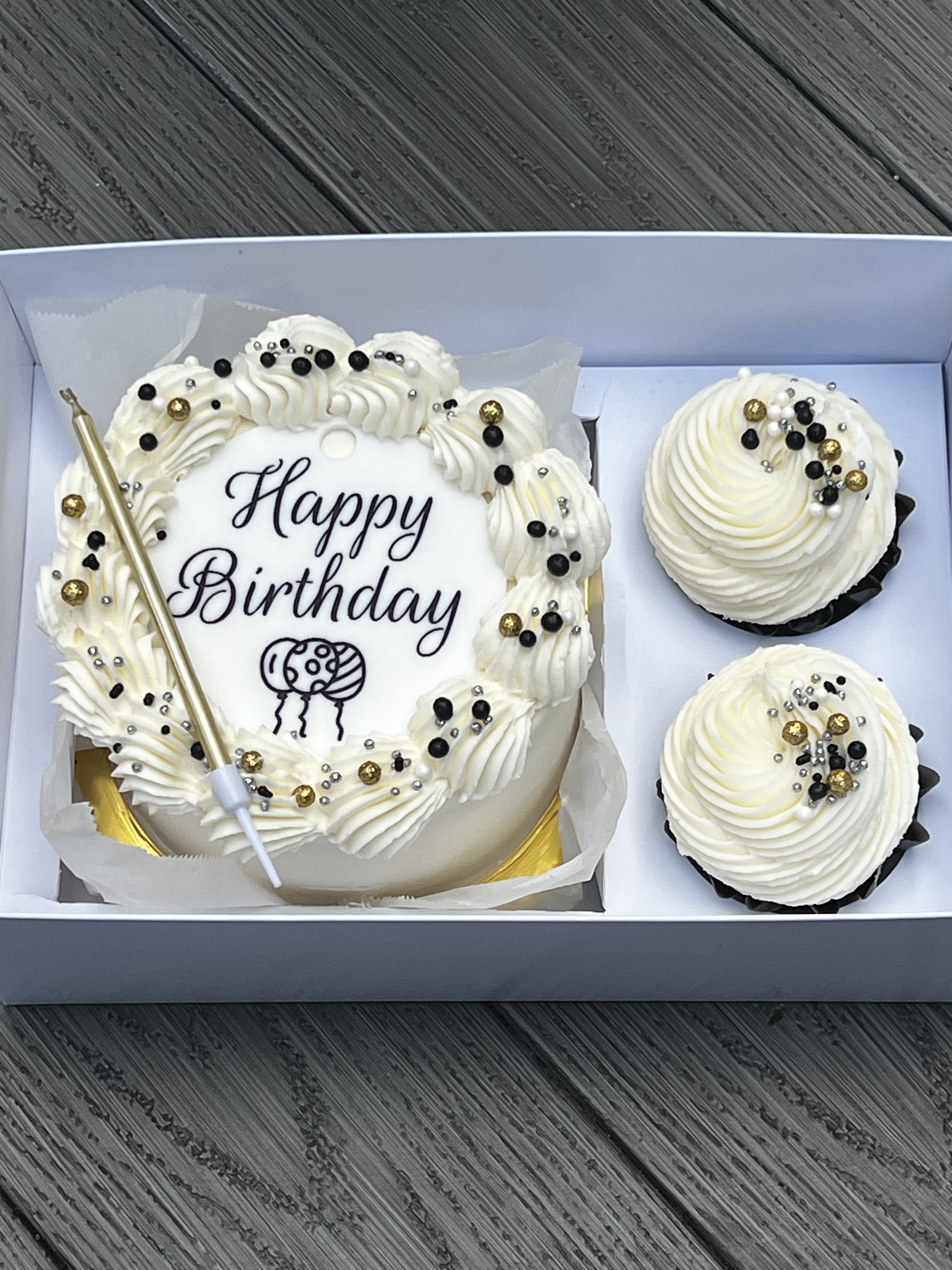 Bento Box with 2 Cupcakes